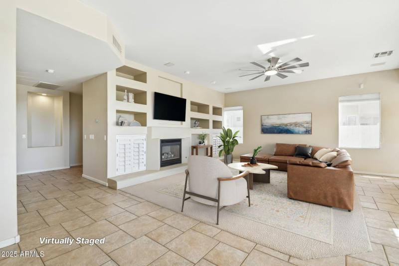 Great Room w/fireplace