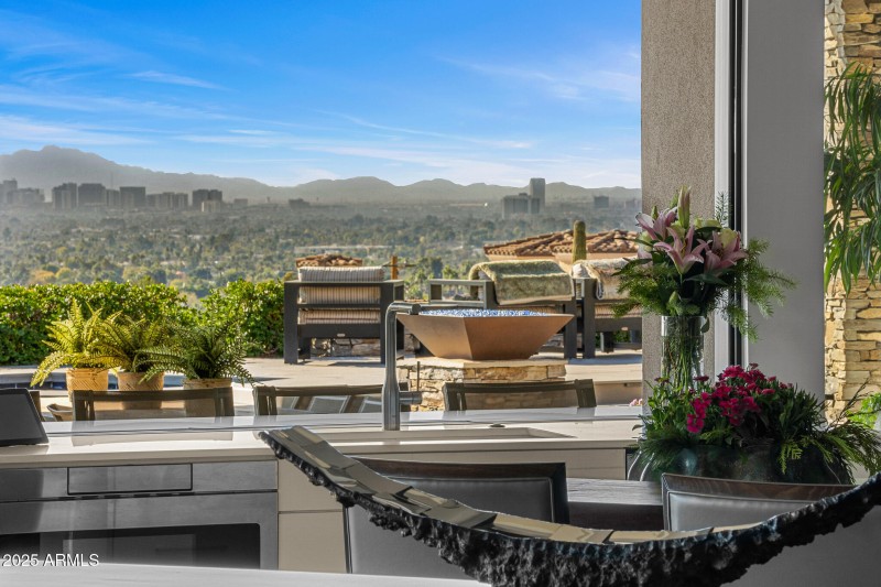 14kitchen indoor outdoor living