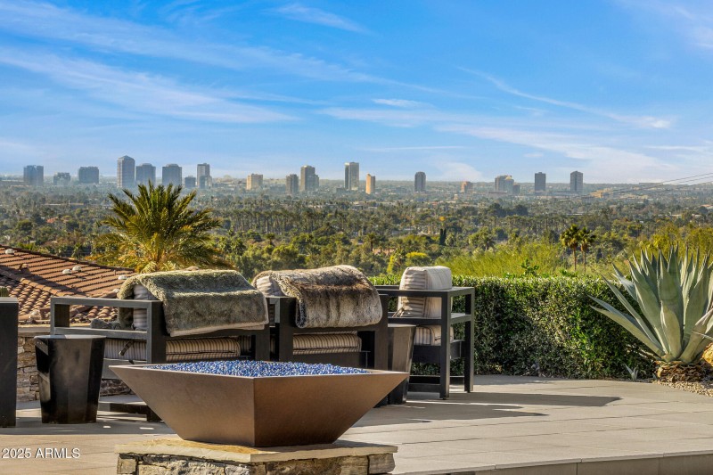 46firepit lounge cityscape views