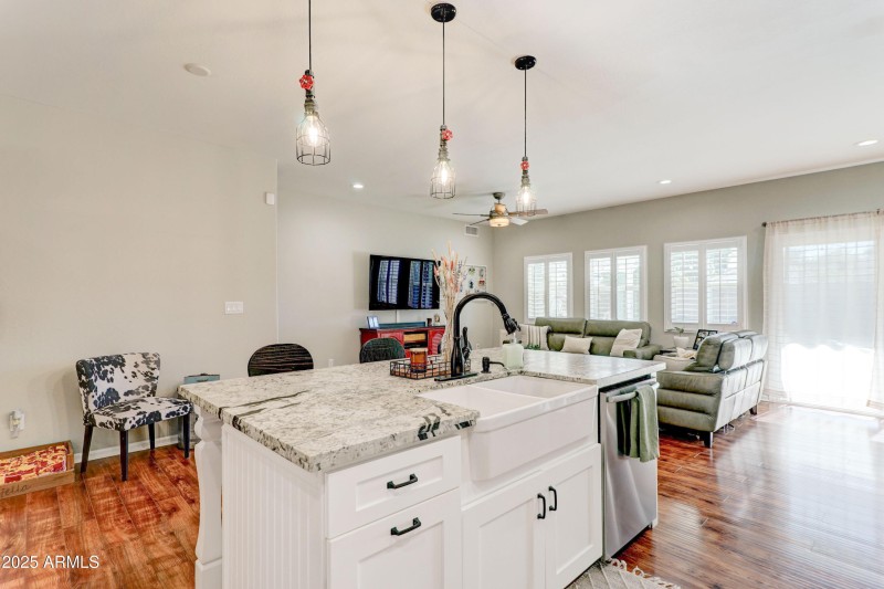 4001 E Indianola Ave-10