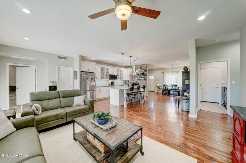 4001 E Indianola Ave-14