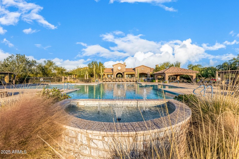 Community pool / spa