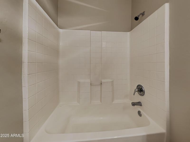 1004650.46008 W Amsterdam Road_13