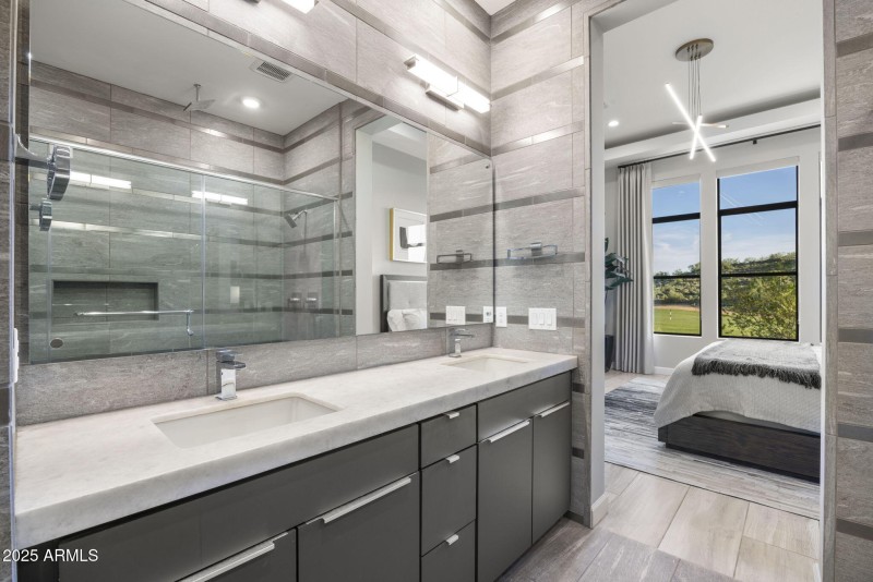 20-web-or-mls-16037-e-ridgestone-dr