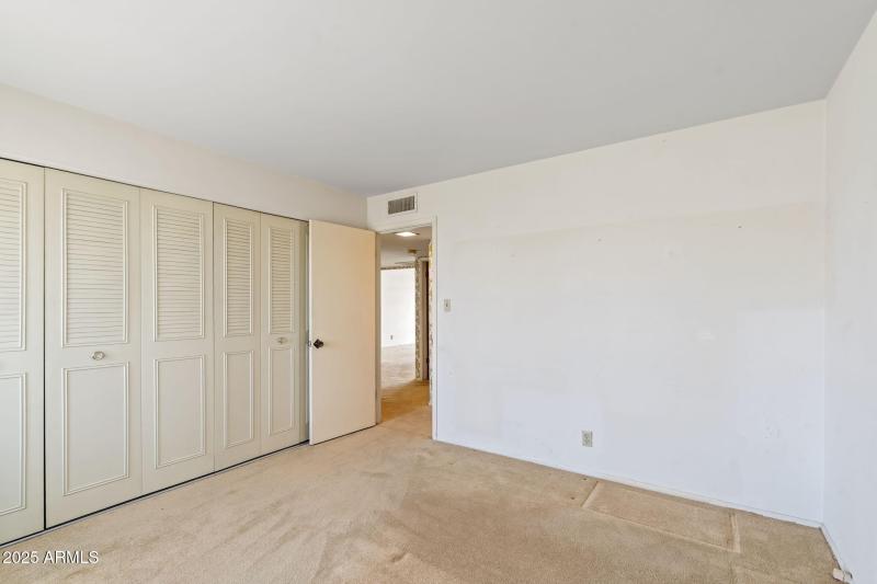 WALL OF CLOSET SPACE042