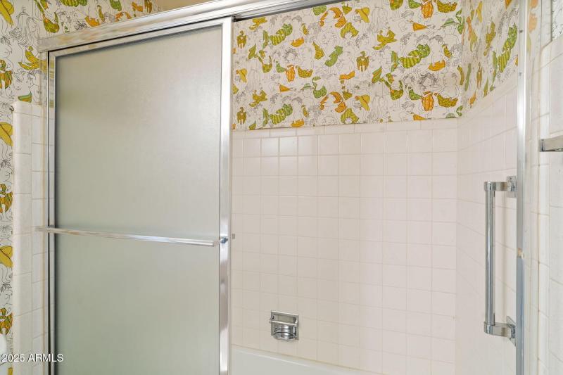 TILED BATH/TUB COMBO