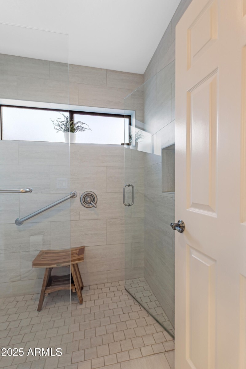 Negative Edge Shower Easy Entry -