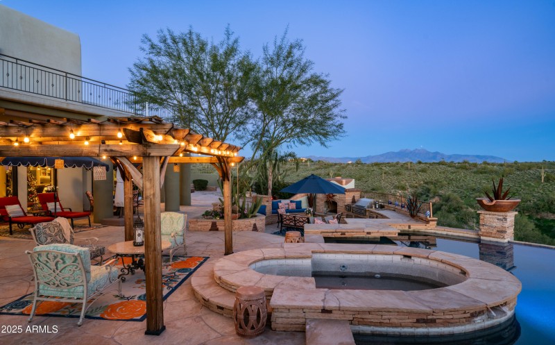 13815 N Vista Del Oro Exteriors-24