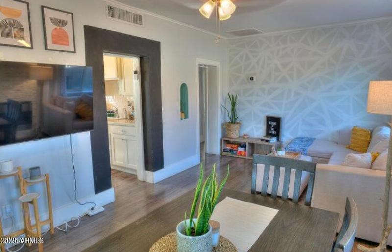 20251212195005399030000000-o