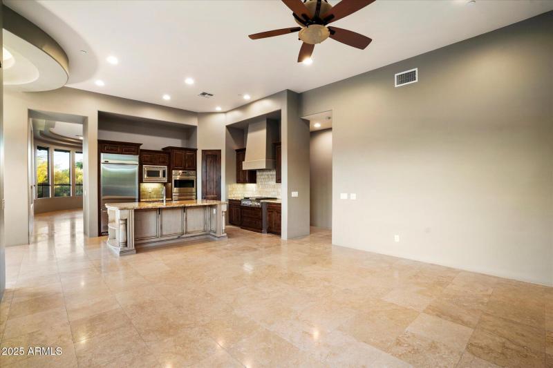 18-Dining to Kitchen