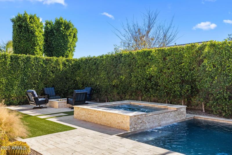 10-web-or-mls-251215-2521-E-Turnberry-Dr