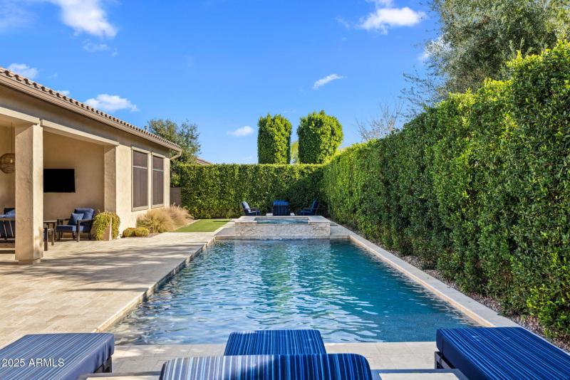 12-web-or-mls-251215-2521-E-Turnberry-Dr