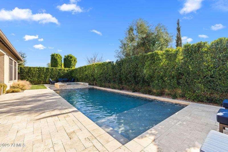 13-web-or-mls-251215-2521-E-Turnberry-Dr