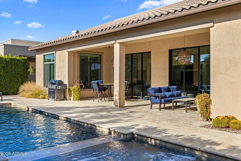 16-web-or-mls-251215-2521-E-Turnberry-Dr