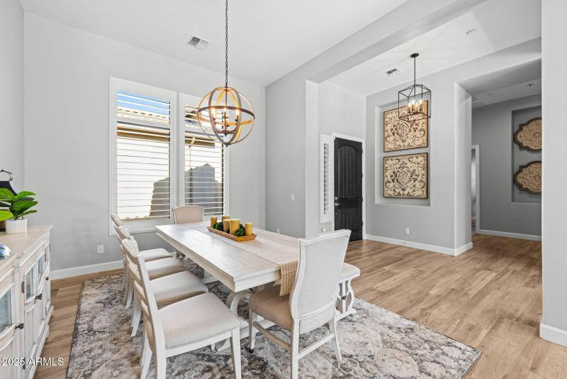 20-web-or-mls-251215-2521-E-Turnberry-Dr