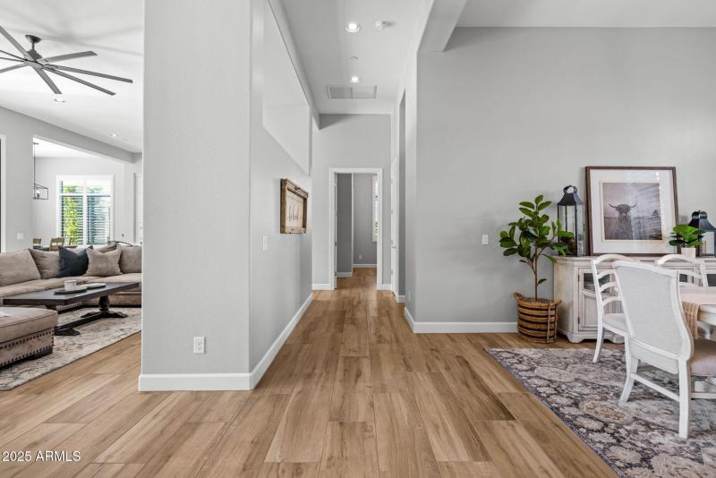 22-web-or-mls-251215-2521-E-Turnberry-Dr