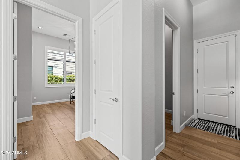 25-web-or-mls-251215-2521-E-Turnberry-Dr