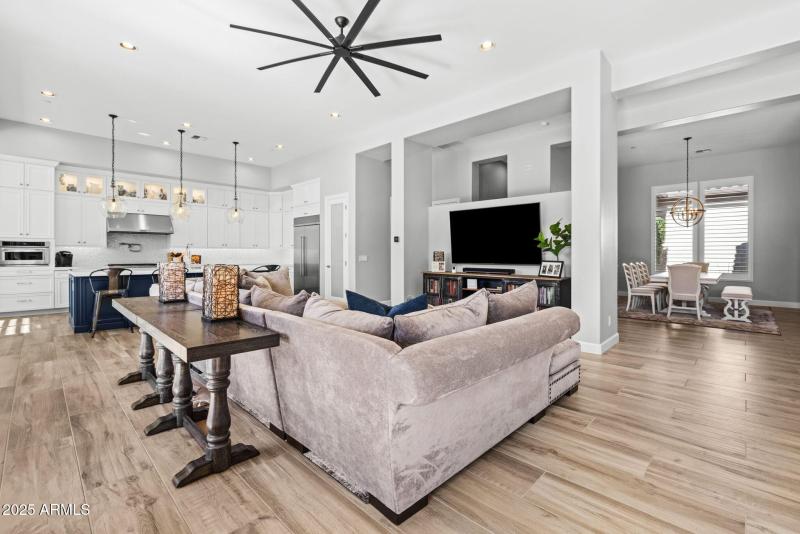 30-web-or-mls-251215-2521-E-Turnberry-Dr