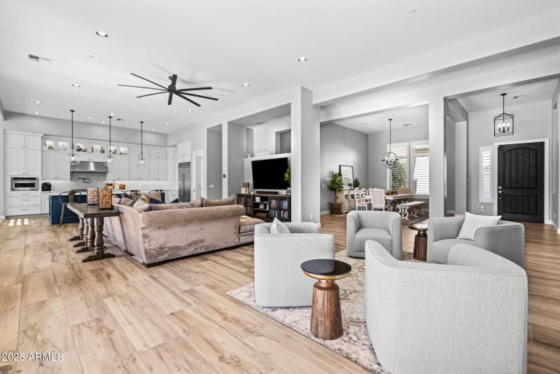 31-web-or-mls-251215-2521-E-Turnberry-Dr