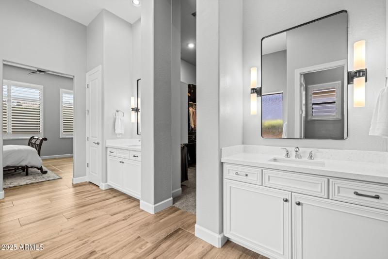 46-web-or-mls-251215-2521-E-Turnberry-Dr