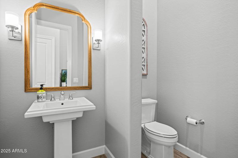 48-web-or-mls-251215-2521-E-Turnberry-Dr