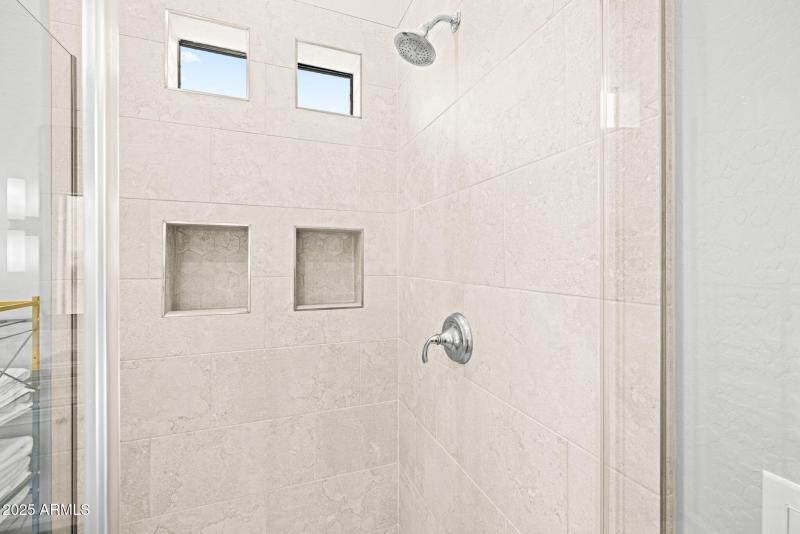 53-web-or-mls-251215-2521-E-Turnberry-Dr