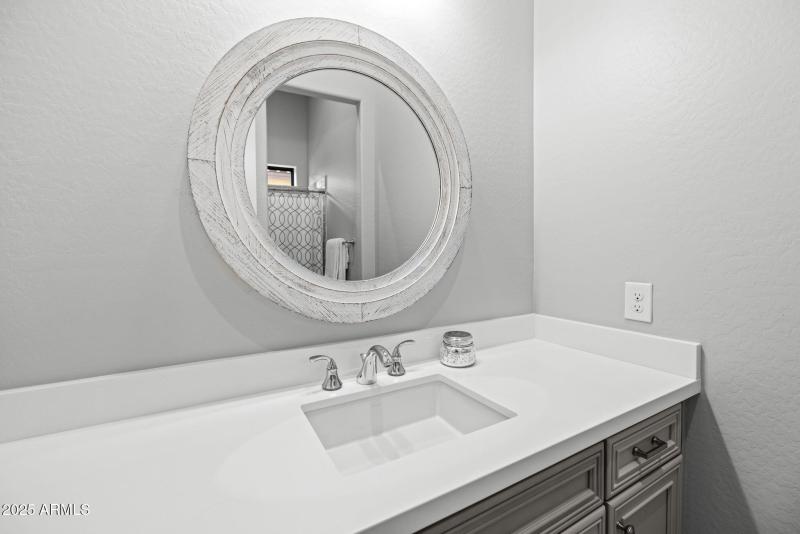 57-web-or-mls-251215-2521-E-Turnberry-Dr