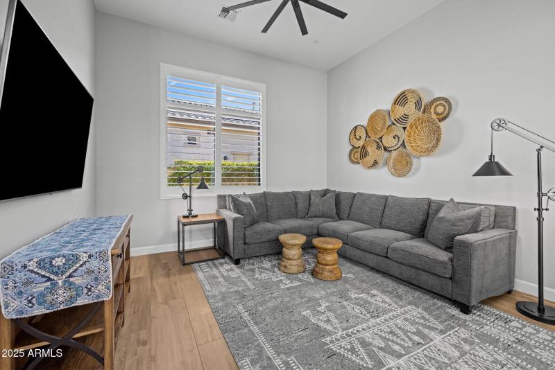 61-web-or-mls-251215-2521-E-Turnberry-Dr