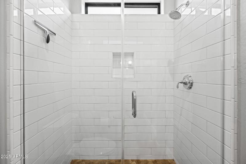 66-web-or-mls-251215-2521-E-Turnberry-Dr