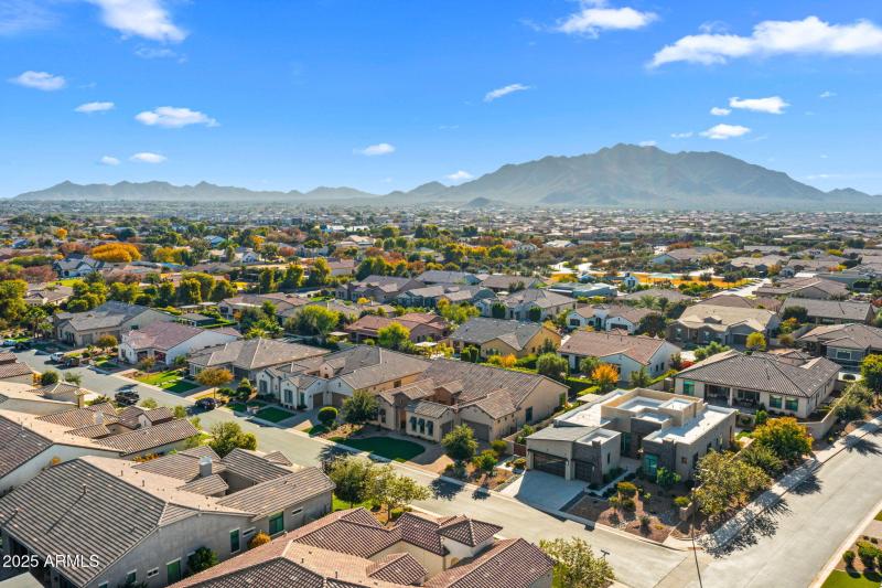 70-web-or-mls-251215-2521-E-Turnberry-Dr