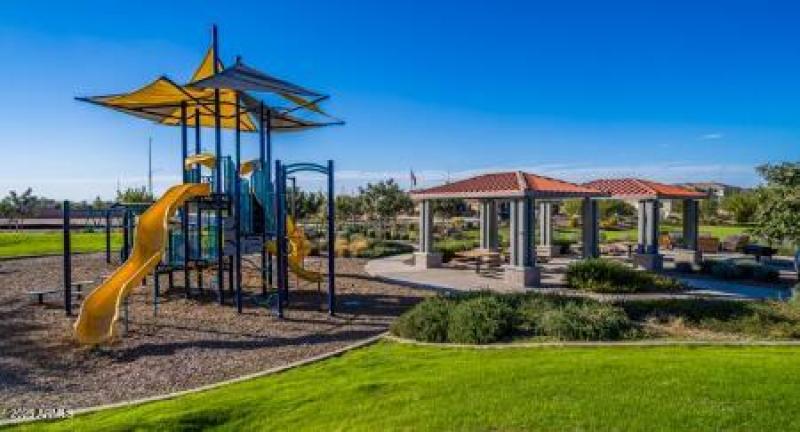 La Mira Discovery - Community