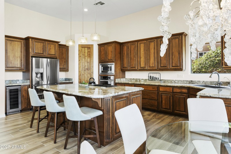 Island w/ Breakfast Bar