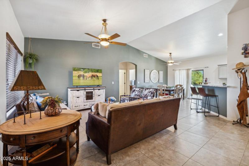 4-web-or-mls-4447-e-red-bird-rd