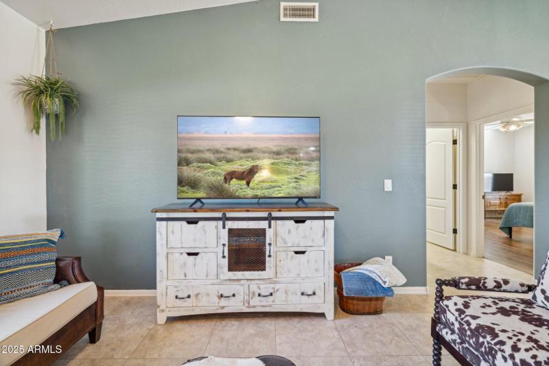 7-web-or-mls-4447-e-red-bird-rd