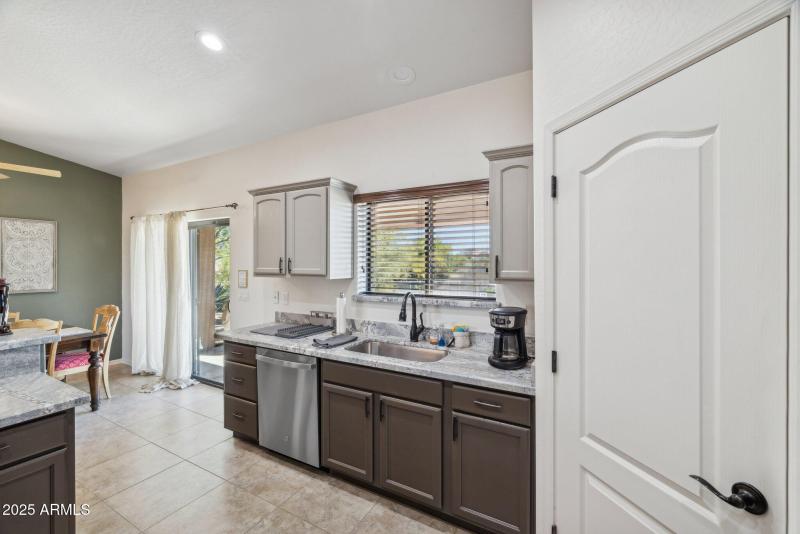 17-web-or-mls-4447-e-red-bird-rd