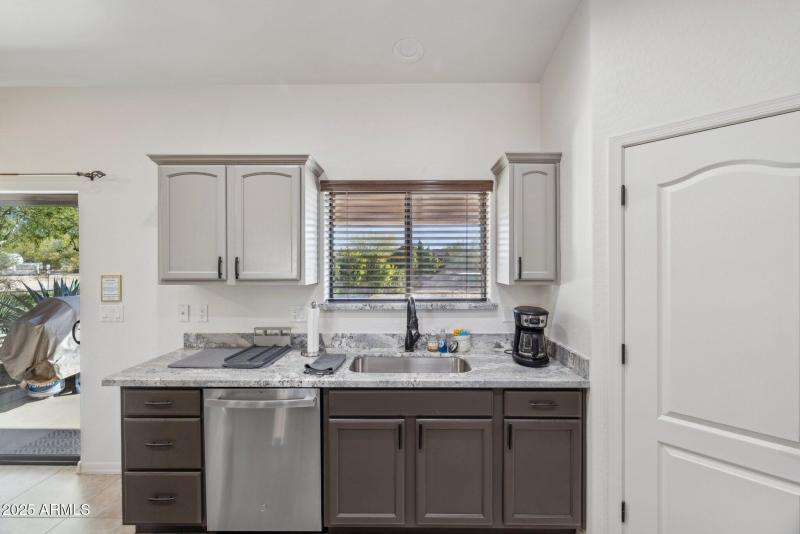 18-web-or-mls-4447-e-red-bird-rd