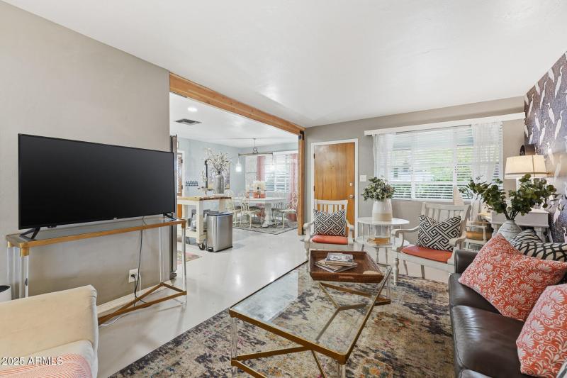 007-2341-living-room