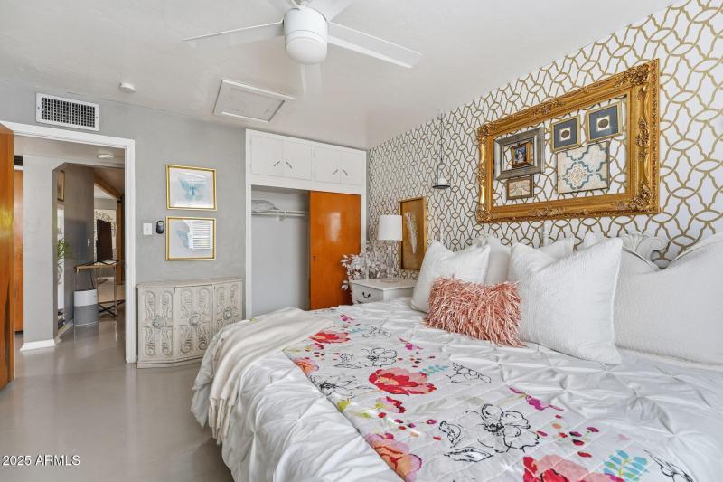 019-2341-guest-bedroom