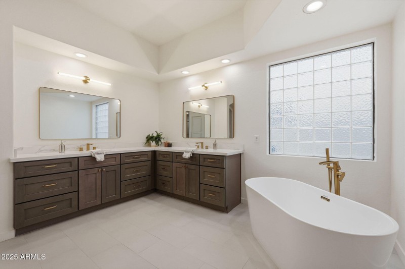 Downstairs Primary EnSuite