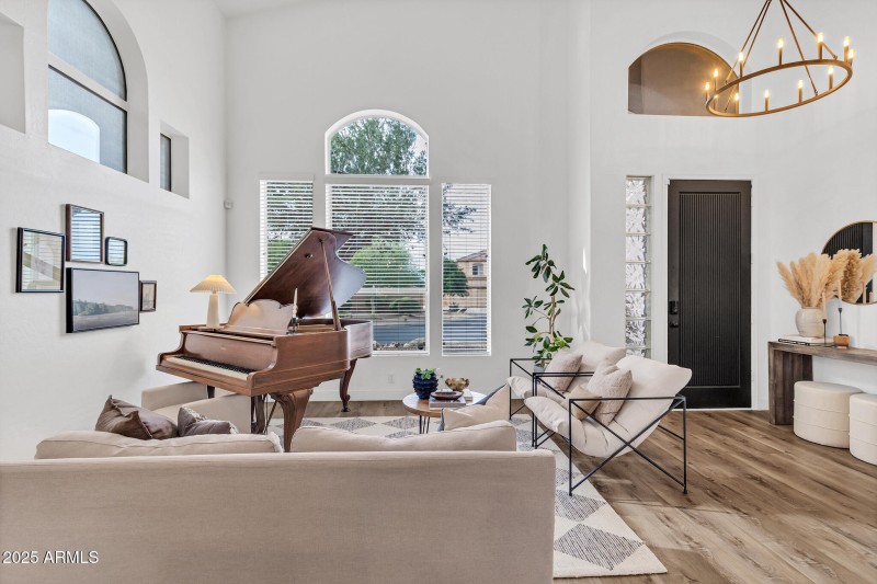 3033 N Sawyer-13_(2048)