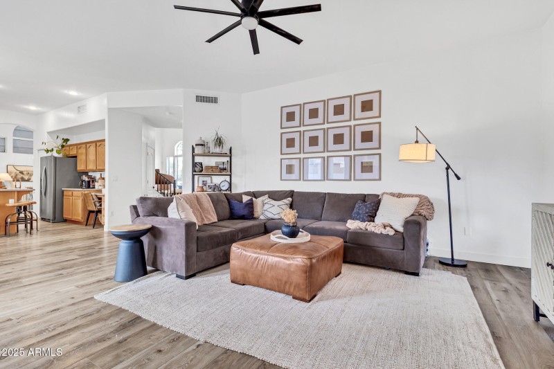 3033 N Sawyer-14_(2048)