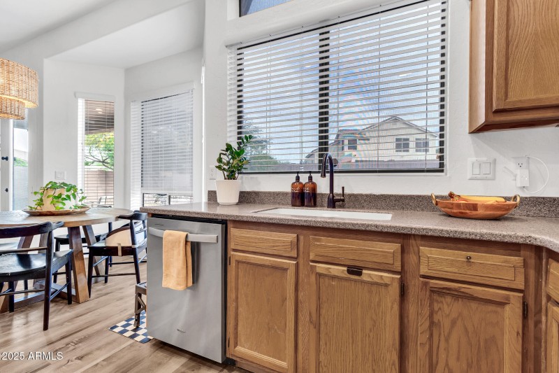 3033 N Sawyer-16_(2048)