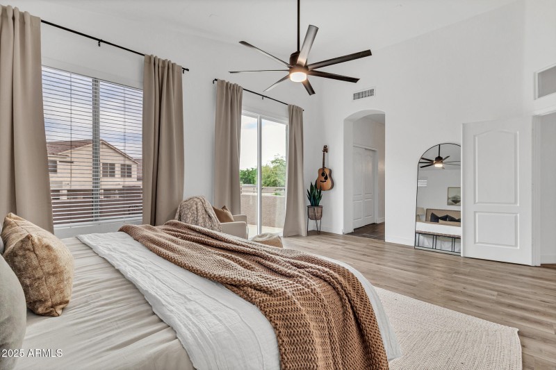 3033 N Sawyer-22_(2048)