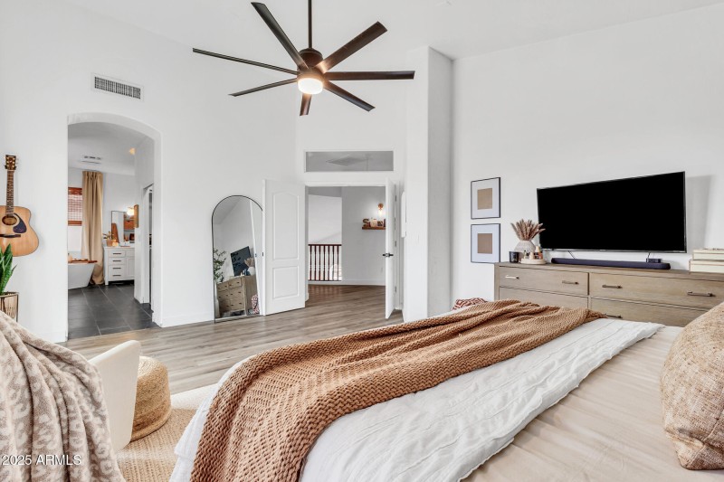 3033 N Sawyer-23_(2048)