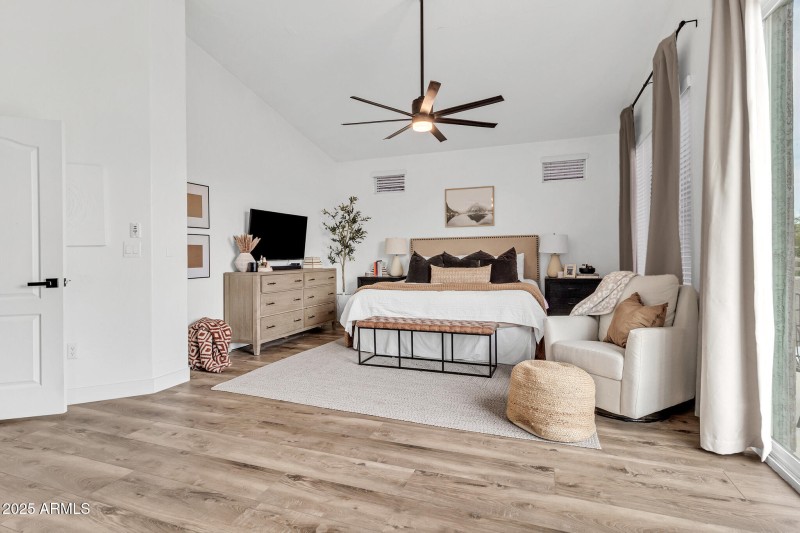 3033 N Sawyer-27_(2048)