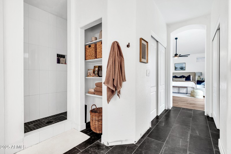 3033 N Sawyer-28_(2048)