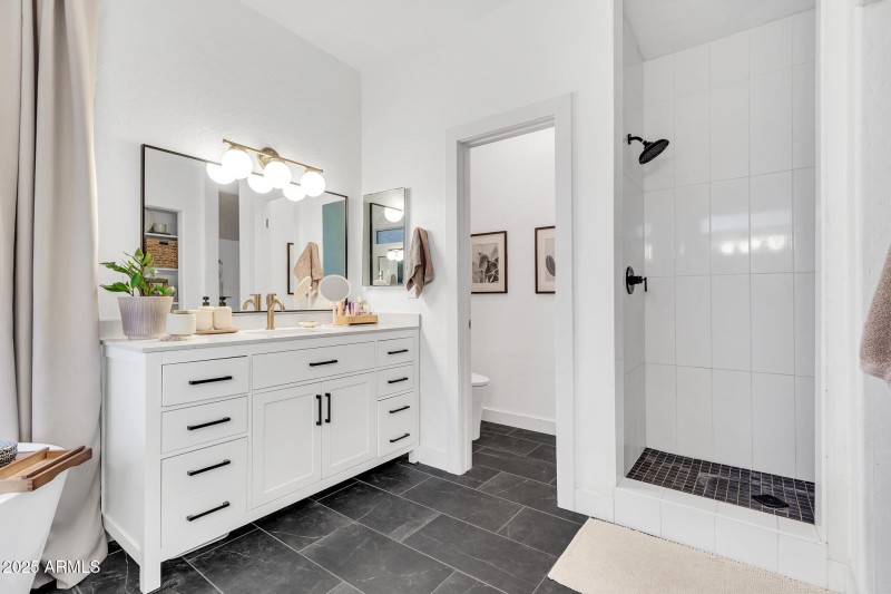 3033 N Sawyer-30_(2048)