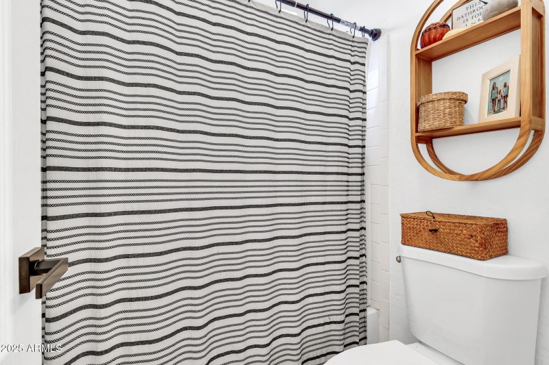 3033 N Sawyer-32_(2048)