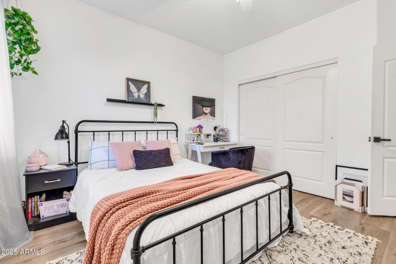 3033 N Sawyer-33_(2048)