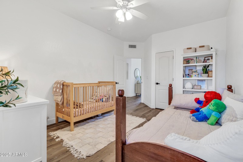 3033 N Sawyer-36_(2048)